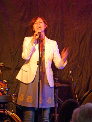 Photo of Karen Matheson performing at Gigha Music Festival